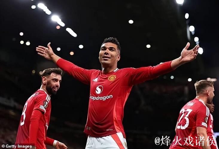 曼联4-4无缘前5！阿莫林改打四后卫却狂丢球，卡塞米罗染黄将停赛